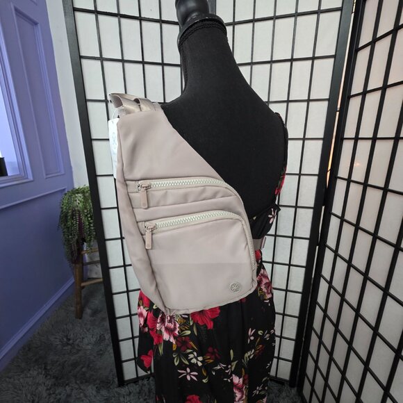 Sling Shoulder Bag - Picture 4 of 6